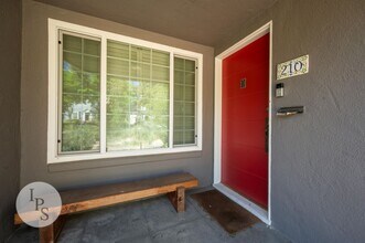 210 E Harvard Ave in Fresno, CA - Building Photo - Building Photo