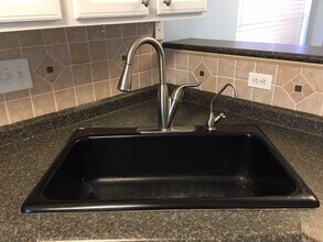 8124 Christmas Ct in Charlotte, NC - Building Photo - Building Photo