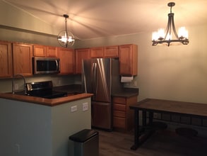 611 Wellington Dr, Unit 611 in West Bend, WI - Building Photo - Building Photo