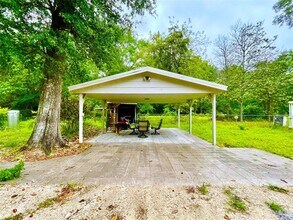 14733 House Rd in Conroe, TX - Foto de edificio - Building Photo