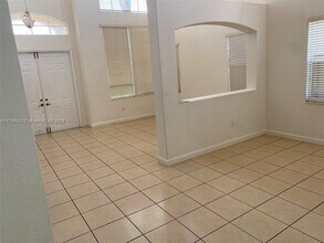 9180 SW 153rd Ave in Miami, FL - Foto de edificio - Building Photo