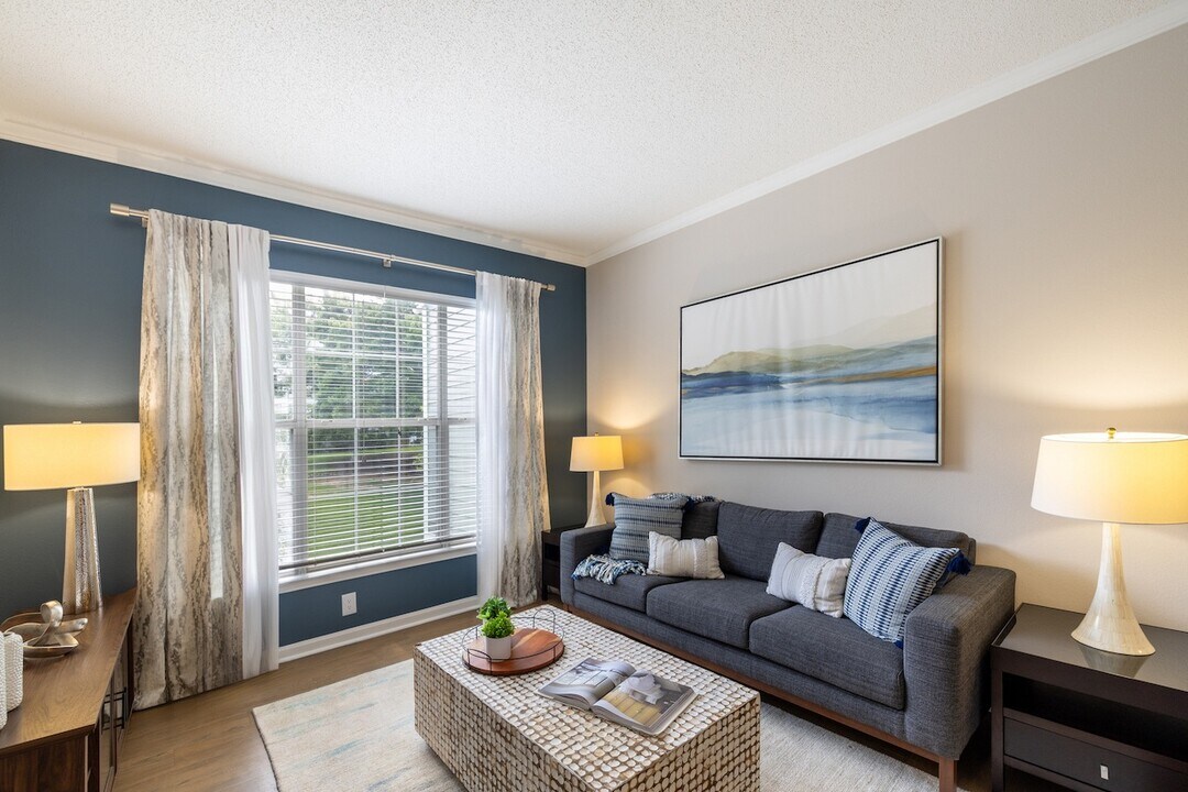 Hawthorne at Lake Heather in Birmingham, AL - Building Photo