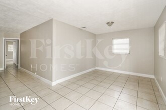 7300 Ramona St in Miramar, FL - Foto de edificio - Building Photo