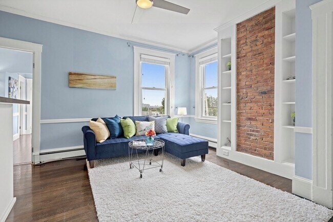 256 Bunker Hill St in Boston, MA - Building Photo - Building Photo