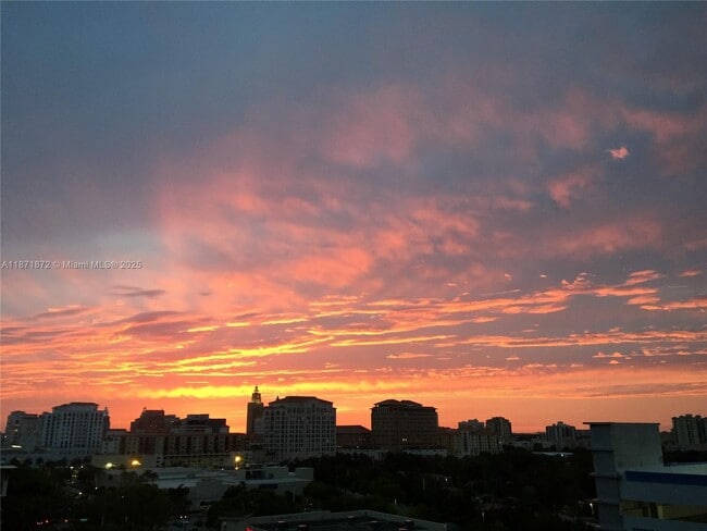 3410 Coral Wy in Miami, FL - Foto de edificio - Building Photo