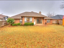 1700 Victoria Pl in Edmond, OK - Building Photo