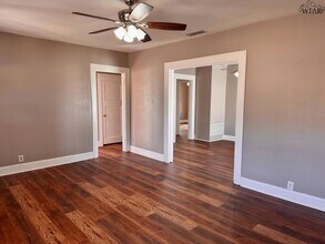 1710 Monroe St in Wichita Falls, TX - Foto de edificio - Building Photo