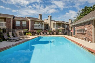 Pine Hills in Livingston, TX - Foto de edificio - Building Photo