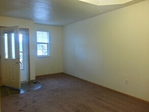 3238 W Greenwood St in Springfield, MO - Building Photo - Building Photo