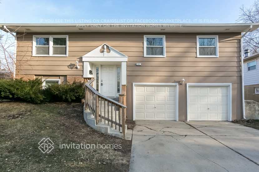 825 W Manor Ct in Glenwood, IL - Building Photo