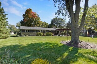 4685 N 150th St in Brookfield, WI - Building Photo