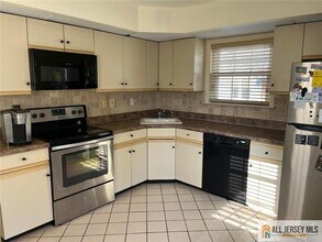 27B Benjamin Franklin Dr in Monroe Township, NJ - Building Photo - Building Photo