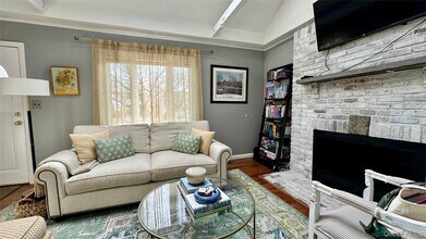 39 W 7th St in Locust Valley, NY - Building Photo - Building Photo