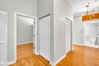 1 S Leavitt St in Chicago, IL - Building Photo - Building Photo