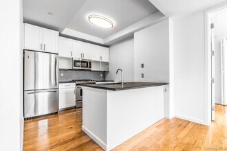 48-21 5th St in Queens, NY - Building Photo - Building Photo