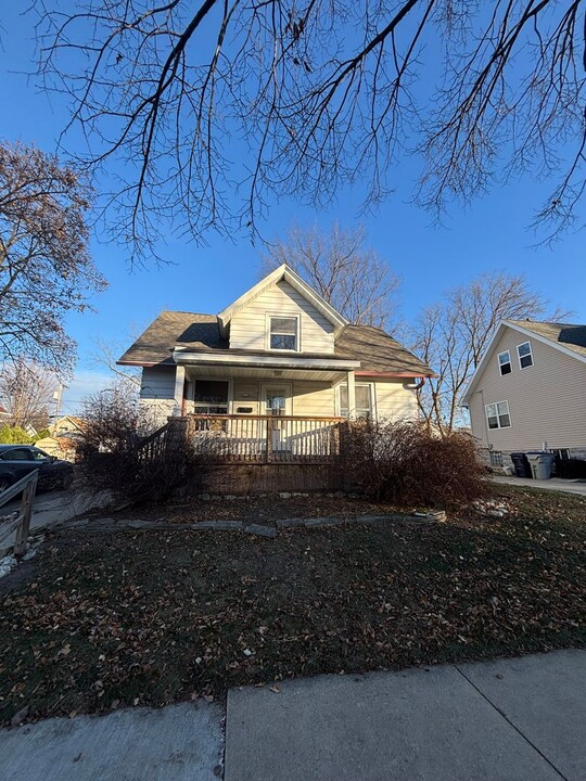 316 N 61st St in Milwaukee, WI - Building Photo