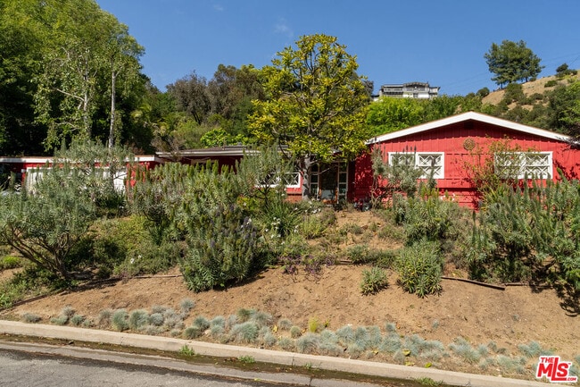 2524 Laurel Pass Ave in Los Angeles, CA - Building Photo - Building Photo