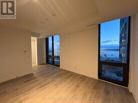 35 Parliament St in Toronto, ON - Building Photo