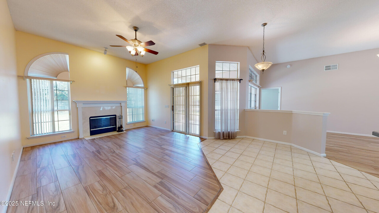 492 N Bridgestone Ave in Jacksonville, FL - Building Photo