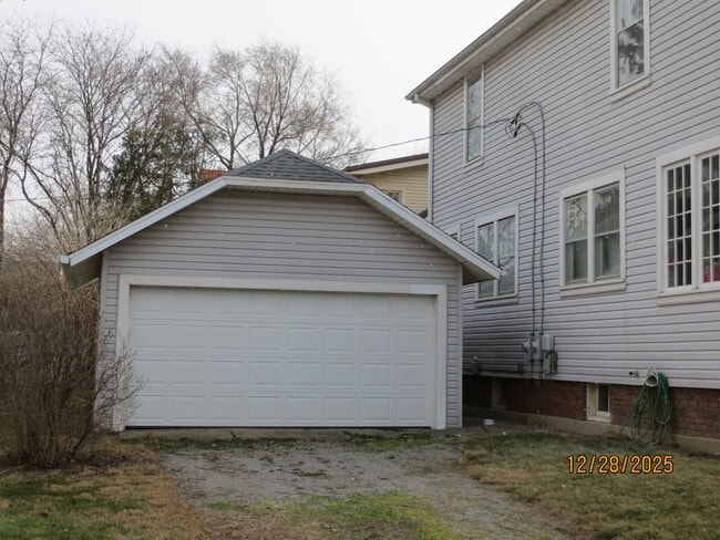 107 W 3rd St in Van Wert, OH - Building Photo - Building Photo