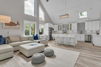 11 Copper Hill Dr in Guilford, CT - Building Photo - Building Photo