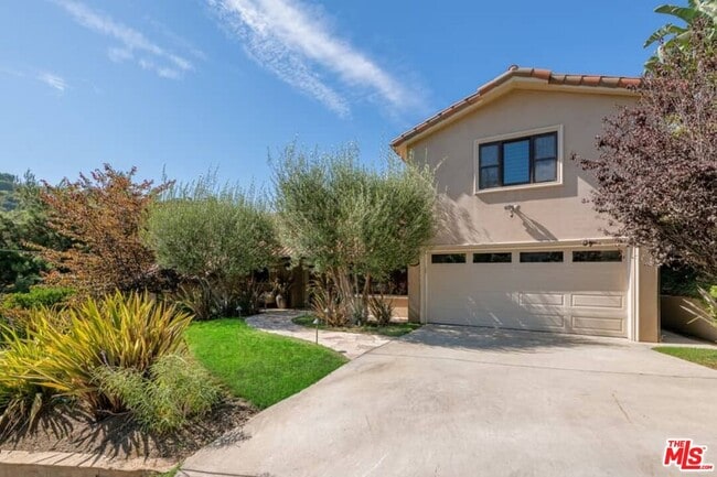 9545 Dalegrove Dr in Beverly Hills, CA - Building Photo - Building Photo