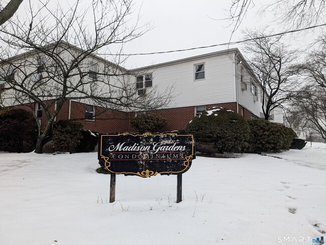 15 Cherry Hill Dr in Bridgeport, CT - Building Photo - Building Photo