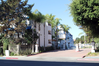 Pines of La Jolla in San Diego, CA - Foto de edificio - Building Photo