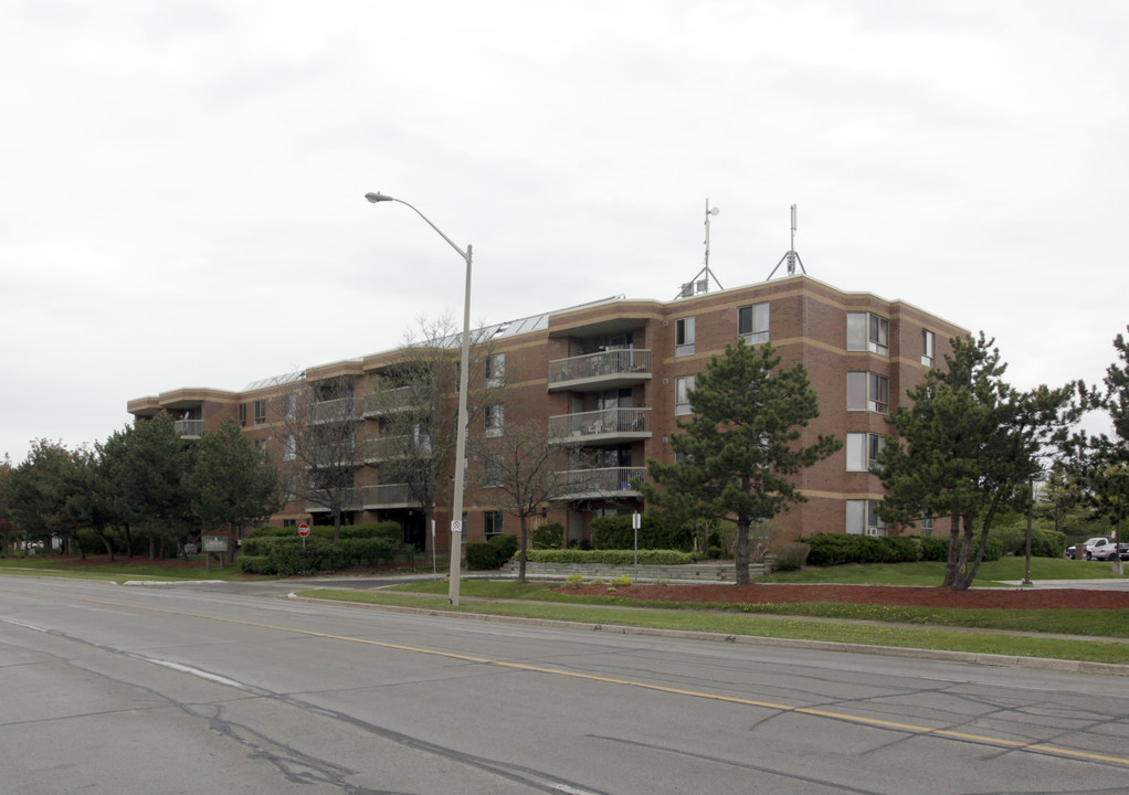 Wedgewood Court in Brampton, ON - Building Photo