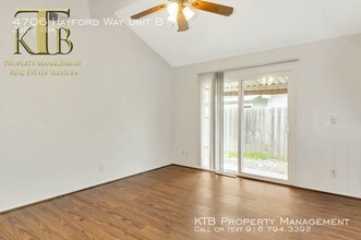 4706 Hayford Way-Unit -B in Sacramento, CA - Foto de edificio - Building Photo