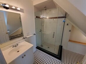 33 Circular Ave in Bridgeport, CT - Building Photo - Building Photo