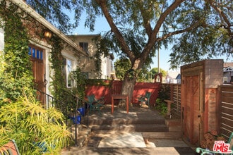 547 Brooks Ave in Los Angeles, CA - Building Photo - Building Photo