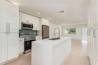 1421 NE 30th Ct in Oakland Park, FL - Building Photo - Building Photo