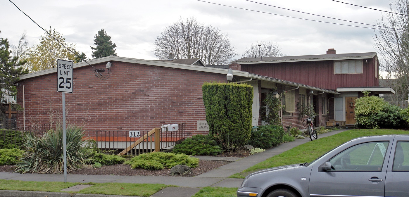 312 5th Ave NW in Puyallup, WA - Foto de edificio
