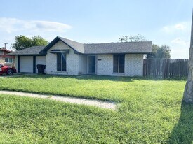 1030 S 18th St in Kingsville, TX - Building Photo