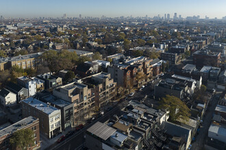 2240 W Armitage Ave in Chicago, IL - Building Photo - Building Photo