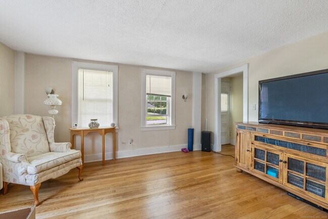 584 Main St in Portland, CT - Building Photo - Building Photo