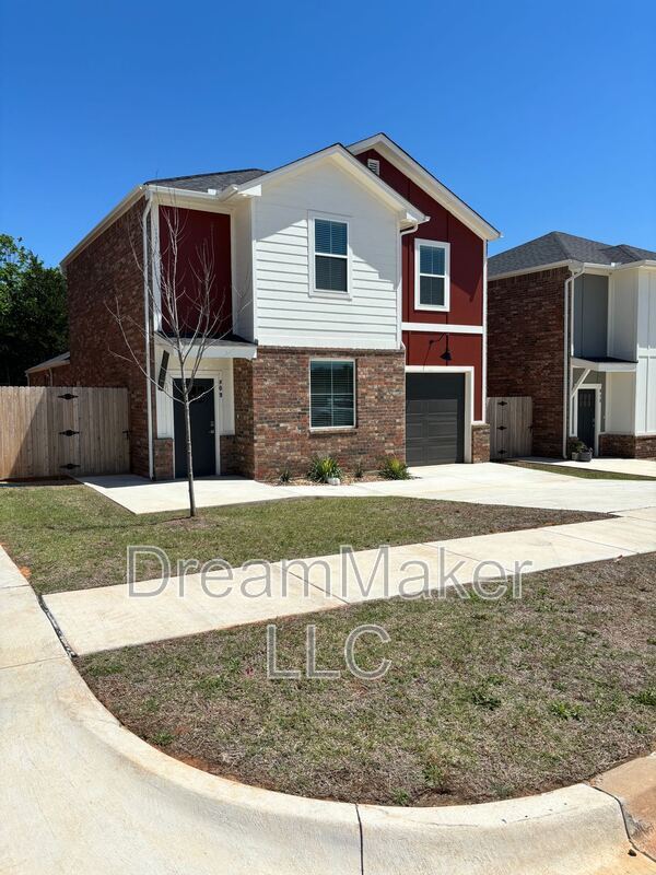 property at 909 Riva Pkwy
