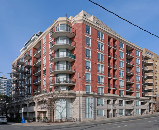 300 Balliol St in Toronto, ON - Building Photo - Primary Photo