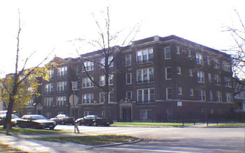 6964 N Greenview Ave in Chicago, IL - Building Photo - Building Photo