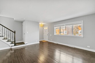 2106 Saint Johns Ave in Highland Park, IL - Building Photo - Building Photo