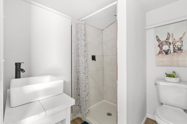 property at 1106 Oriole Ln