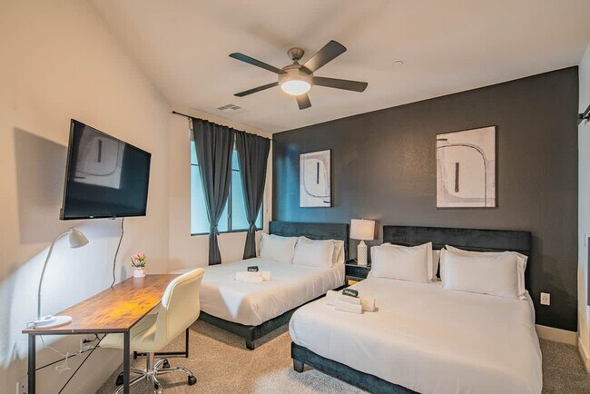 15501 N Dial Blvd in Scottsdale, AZ - Building Photo - Building Photo