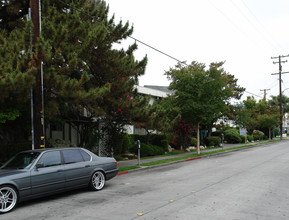 Tobi Ishi Apartments in Santa Ana, CA - Building Photo - Building Photo