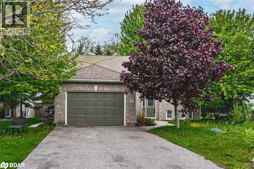 32 54th St S in Wasaga Beach, ON - Building Photo