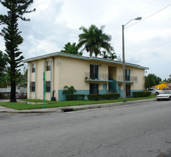 30 NE 84th St in Miami, FL - Foto de edificio - Building Photo