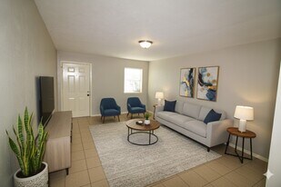 1305 Adams St in Conroe, TX - Building Photo