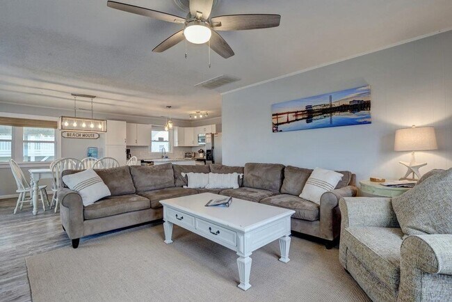 6404 14th Ave in North Topsail Beach, NC - Building Photo - Building Photo