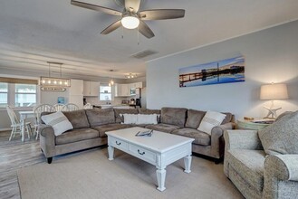 6404 14th Ave in North Topsail Beach, NC - Building Photo - Building Photo