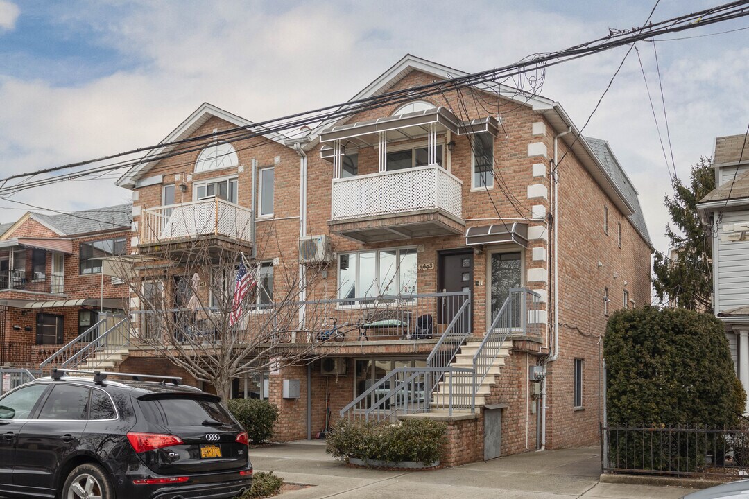 2643 E 24th St in Brooklyn, NY - Foto de edificio